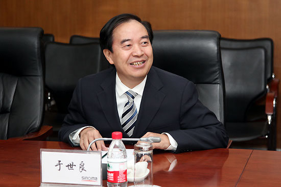 集团党委中心组进行集体学习